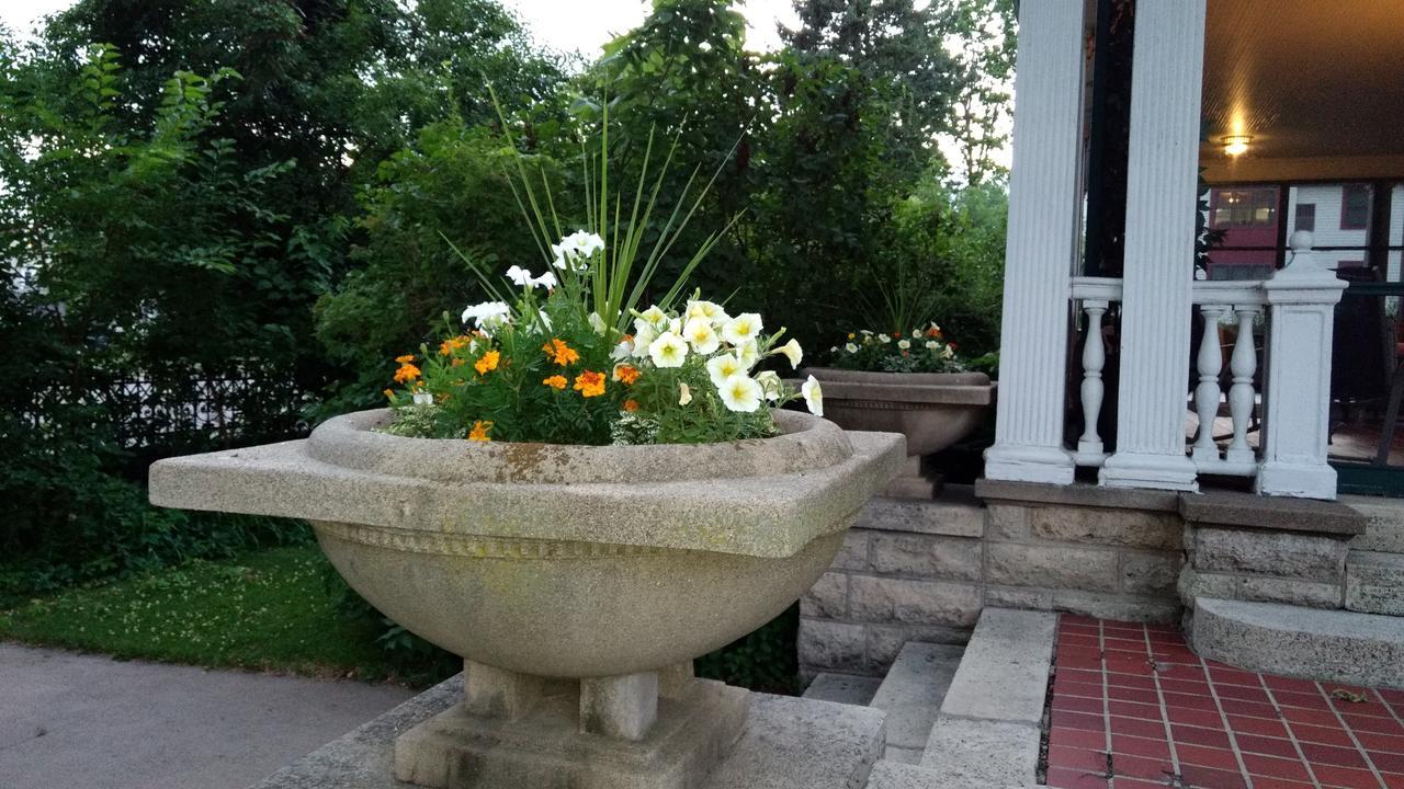 Alexander Mansion Bed & Breakfast Winona Esterno foto
