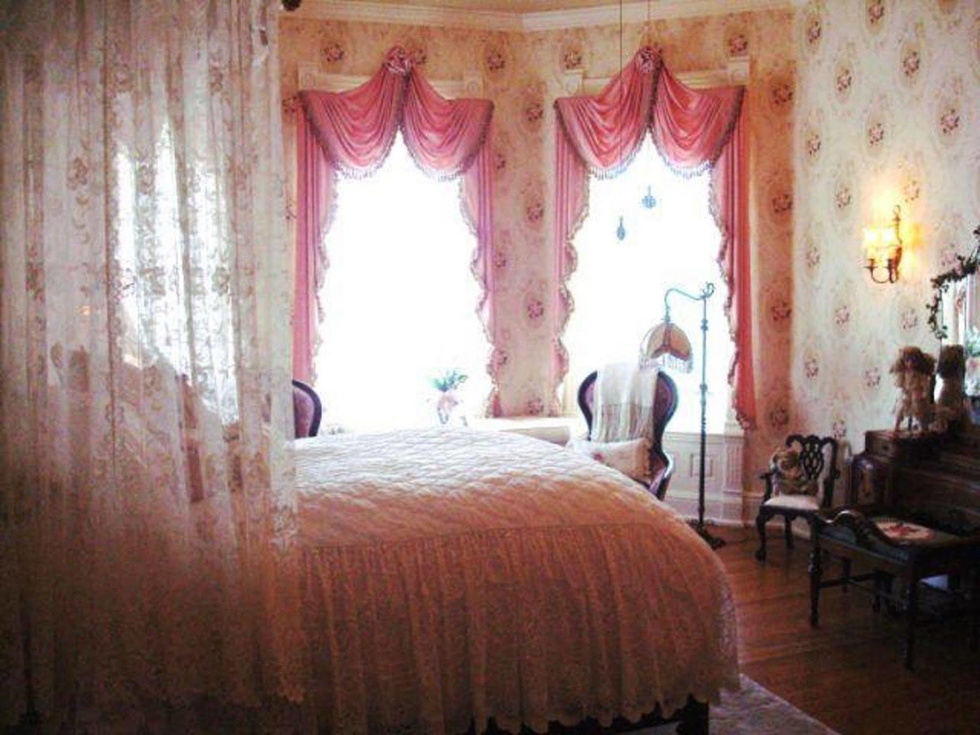 Alexander Mansion Bed & Breakfast Winona Esterno foto